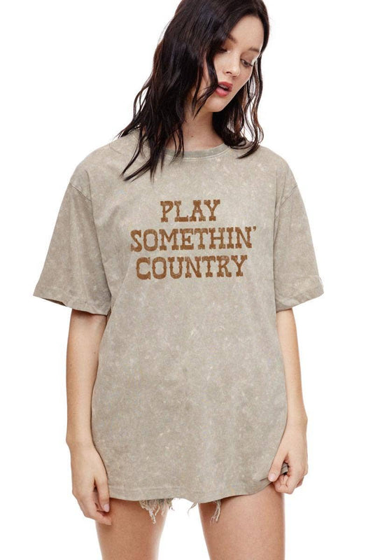 "Play Somethin' Country" Graphic Boyfriend Tee: MOCHA