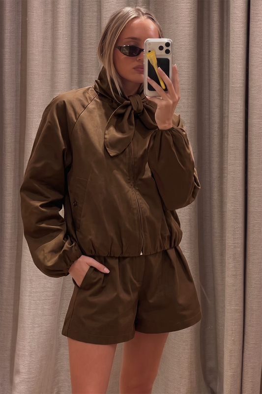 Scarf Collar Long Sleeve Puffy Jacket: Beige / L