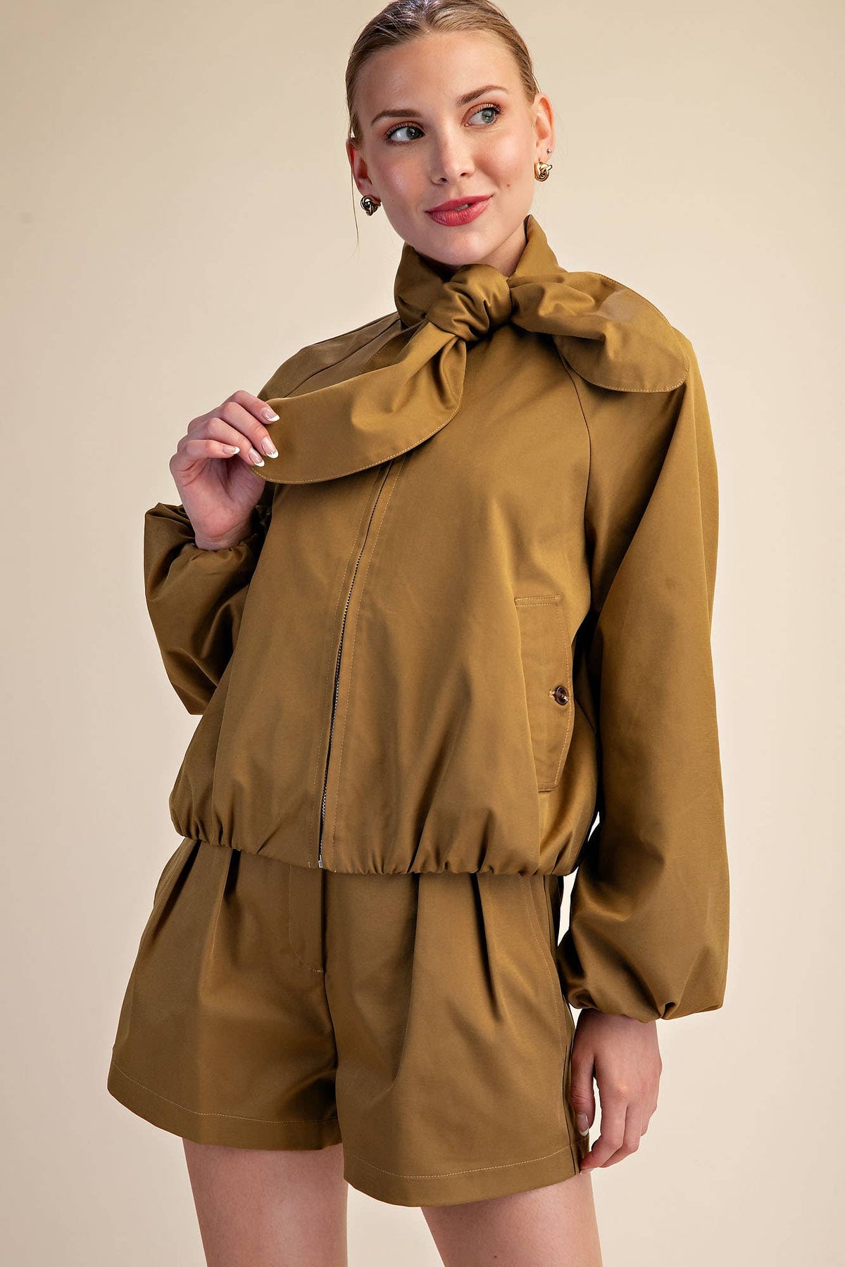 Scarf Collar Long Sleeve Puffy Jacket: Beige / L